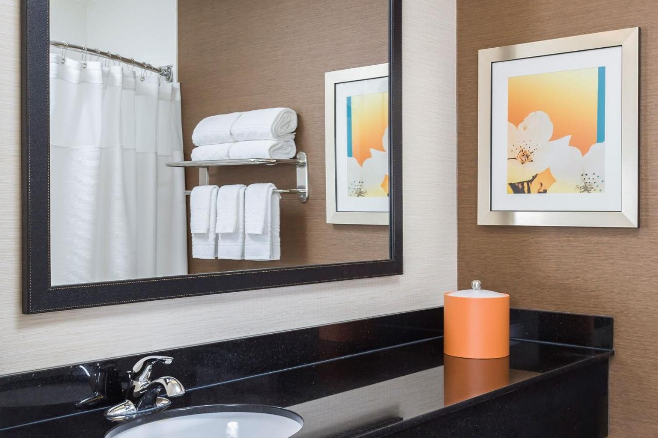 Hotel Fairfield Inn&suites 3*